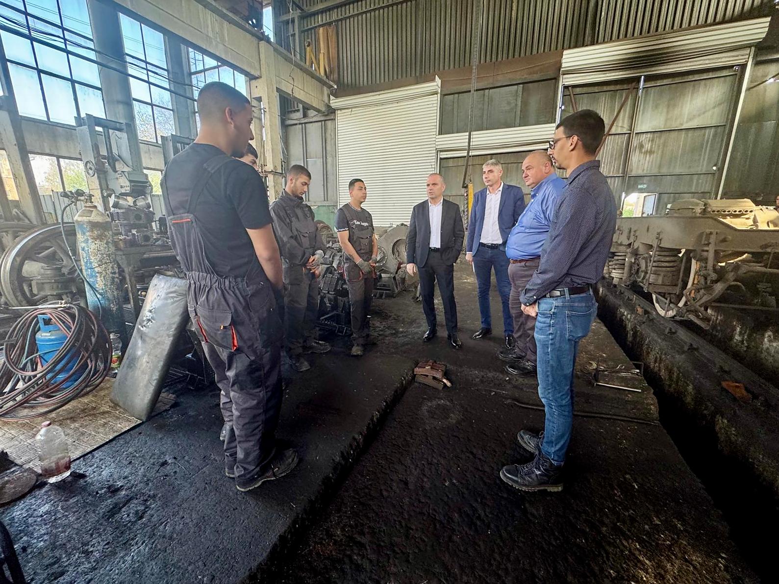 Вицепремиерът Караджов: Железопътните депа в София, Пловдив и Горна Оряховица ще бъдат основните бази за поддръжка на новите влакове