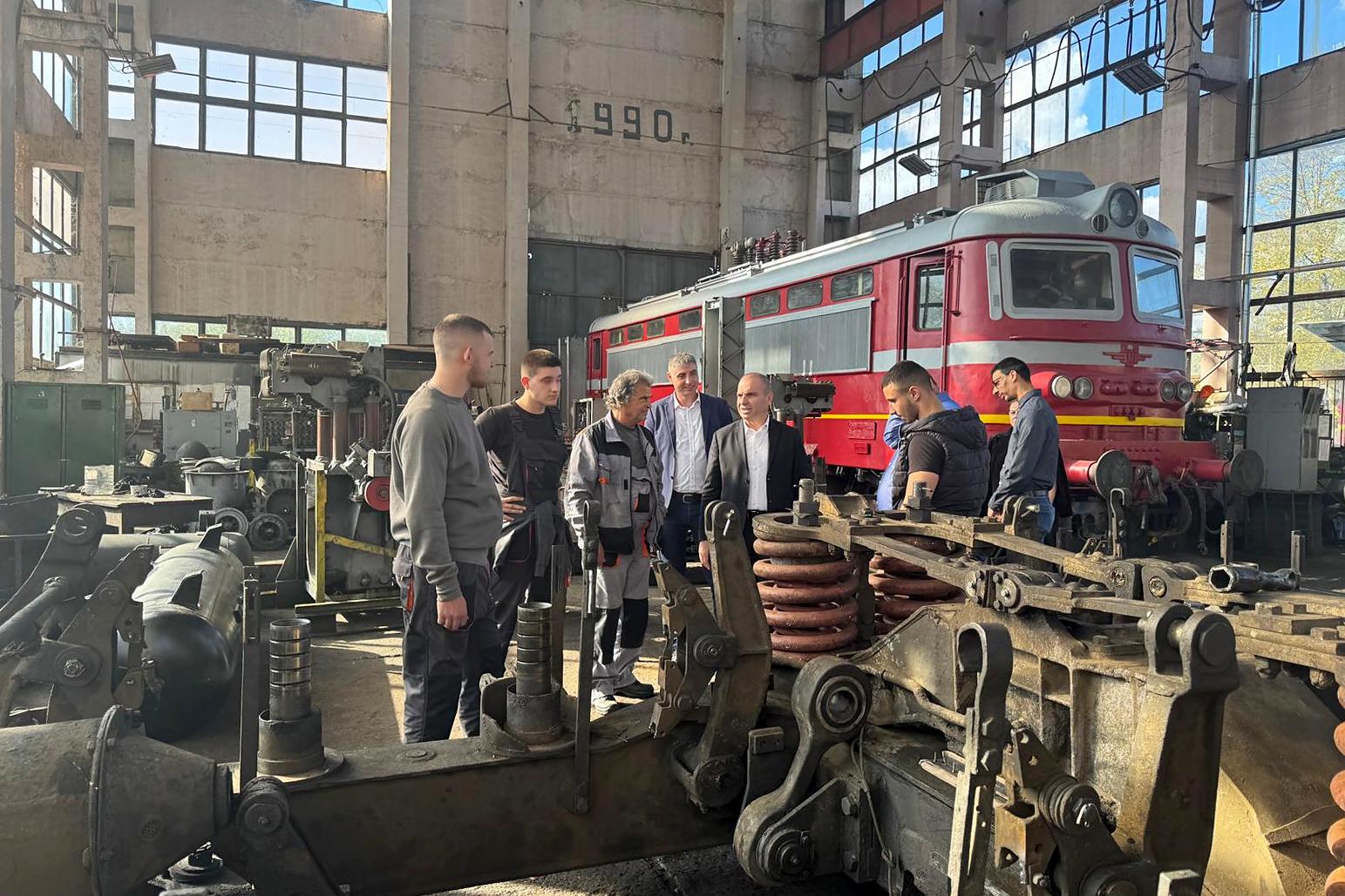 Вицепремиерът Караджов: Железопътните депа в София, Пловдив и Горна Оряховица ще бъдат основните бази за поддръжка на новите влакове