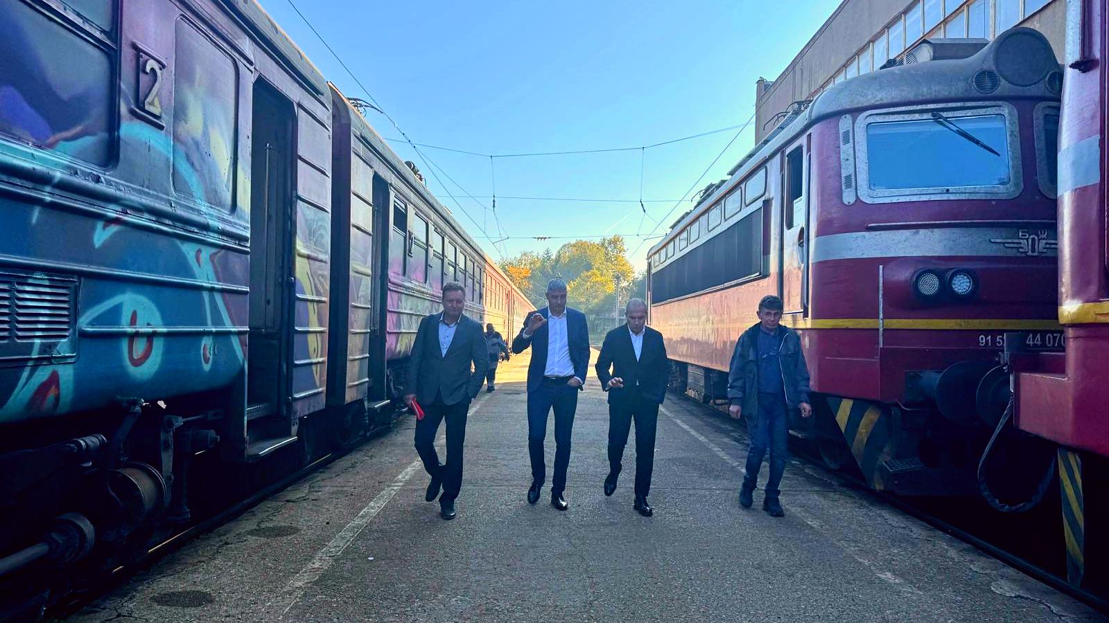 Вицепремиерът Караджов: Железопътните депа в София, Пловдив и Горна Оряховица ще бъдат основните бази за поддръжка на новите влакове