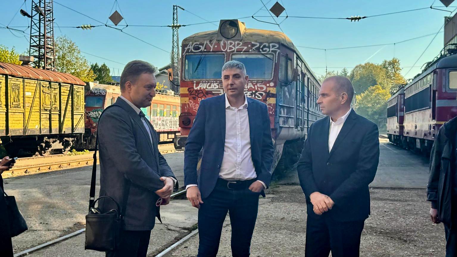 Вицепремиерът Караджов: Железопътните депа в София, Пловдив и Горна Оряховица ще бъдат основните бази за поддръжка на новите влакове