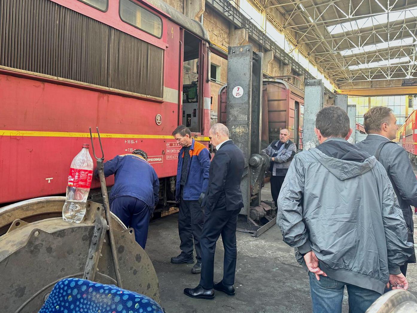 Вицепремиерът Караджов: Железопътните депа в София, Пловдив и Горна Оряховица ще бъдат основните бази за поддръжка на новите влакове