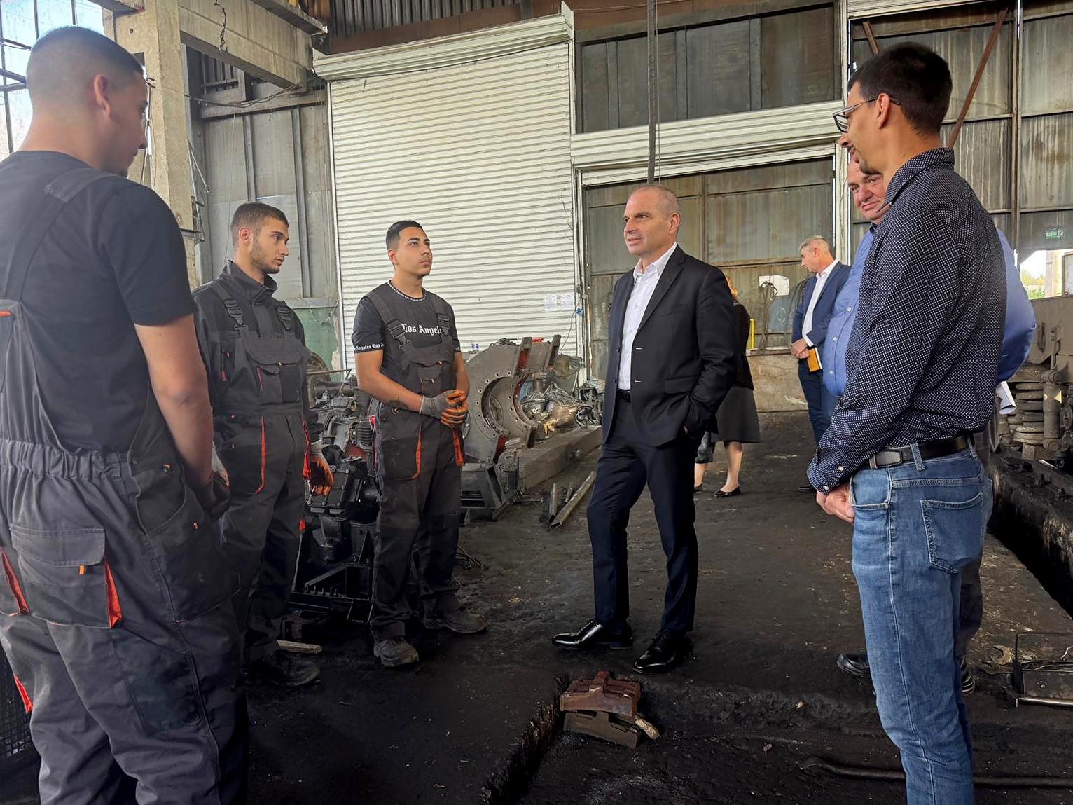 Вицепремиерът Караджов: Железопътните депа в София, Пловдив и Горна Оряховица ще бъдат основните бази за поддръжка на новите влакове