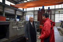 Министър Николай Събев посети завода за локомотиви в Русе