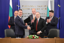 The deputy prime minister Grozdan Karadjov signed contracts worth almost half a billion leva for digital connectivity in distant regions