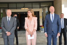 Minister Rossen Jeliazkov, Deputy Prime Minister Ekaterina Zaharieva and Simeon Saxe-Coburg-Gotha validate a UN postage stamp