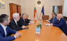 Министър Николай Събев и посланик Виталий Москаленко обсъдиха логистичната подкрепа на България за Украйна