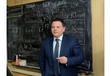 Министър Христо Алексиев проверява електронна система за контрол на теоретичните изпити на кандидатите за водачи