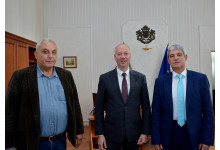 Министър Росен Желязков се срещна с президента на КНСБ Пламен Димитров и председателя на СЖБ Петър Бунев