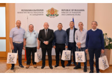 МТС награди служителите на железницата и пожарникаря за навременна реакция при инцидента с влака от София за Варна