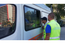 Съвместна проверка на служители от ГДНП, ИААА и НАП установи случаи на нерегламентиран превоз на пътници в Банско