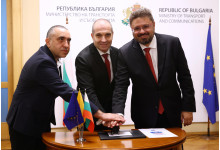 Вицепремиерът Караджов валидира пощенска марка, посветена на 20-ата световна среща на българските медии