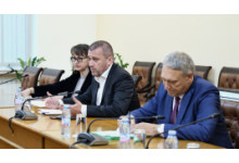 Министър Пеев обсъди с таксиметровите организации и автошколите общи решения за сектора