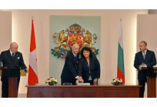 Пощенска марка за 25 г. от дипломатическите отношения между България и Суверенния Малтийски орден