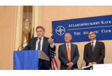 Четвърт век от създаването на Атлантическия клуб в България