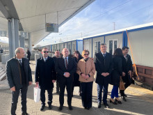 Заместник-министър Красимир Папукчийски и посланик Айлин Секизкьок изпратиха втория товарен влак със сглобяеми къщи за Турция