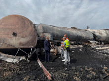 Започна изтегляне на незасегнатите цистерни от  товарния влак, който дерайлира край с. Пясъчево