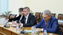 Министър Пеев обсъди с таксиметровите организации и автошколите общи решения за сектора