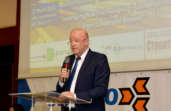 Ангел Попов по време на откриване на международната конференция „Нови технологии и добри световни и европейски практики“