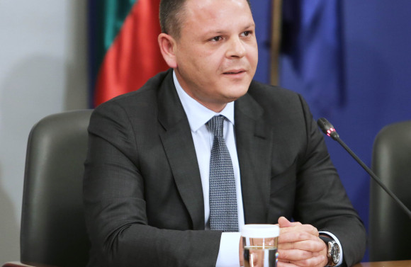 Постигнатите договорености с ръководството на „Лукойл“ ще доведат до многократно по-големи приходи в бюджета на България и ще осигурят компенсации за хората и бизнеса