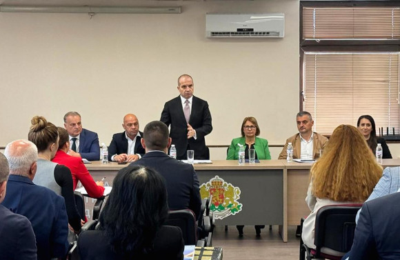 Deputy Prime Minister Grozdan Karadjov: We Will Propose Legislative Changes to Resolve the Public Bus Transport Issue