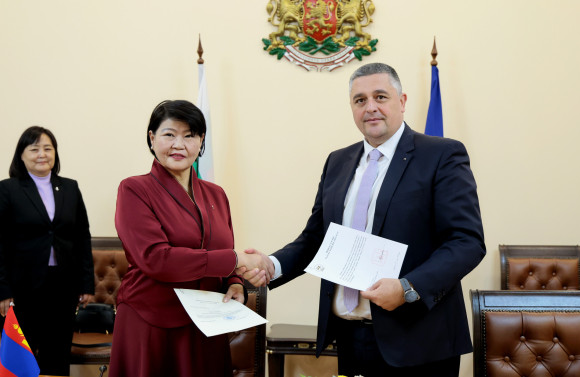 България и Монголия подписаха спогодби за автомобилни и въздушни превози