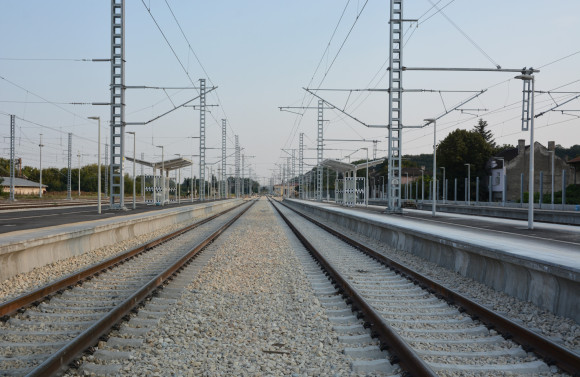 Вицепремиерът Караджов: Подадени са пет оферти по процедурата за извършване на превоз с железопътен  транспорт