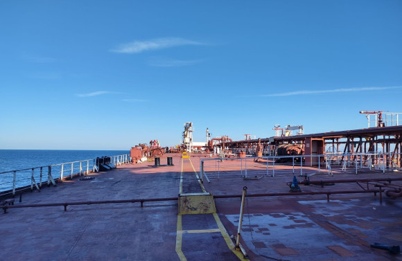 Танкер KAIROS е обезопасен и подготвен за буксировка до Бургаския залив 