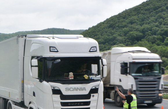 Автомобилна администрация започна дистанционен контрол на тахографите с нови устройства