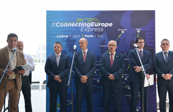 Hristo Alexiev put his first signature as Minister for the Connecting Europe Express Initiative