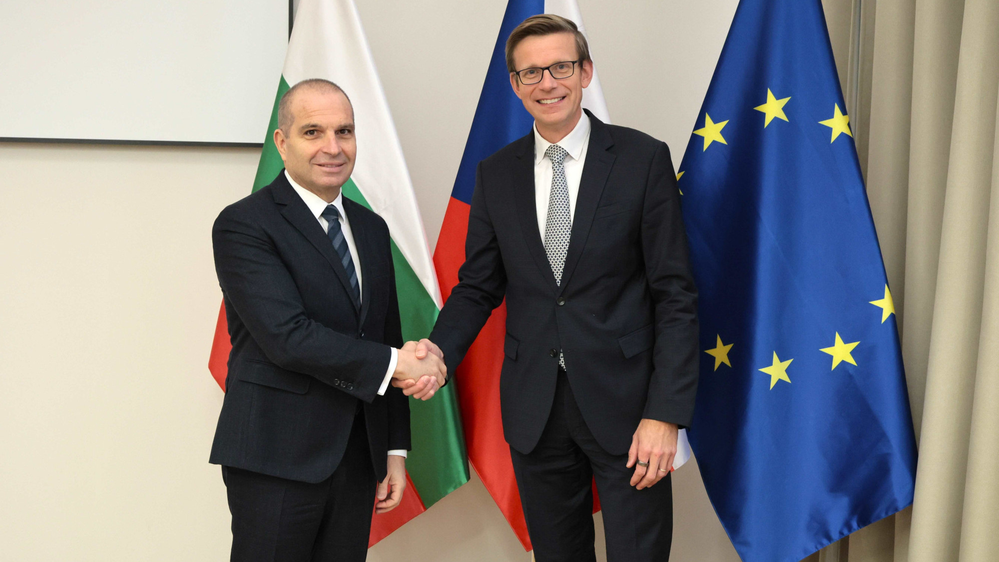 Вицепремиерът Караджов: България може да използва опита на Чехия в либерализацията на железопътния транспорт