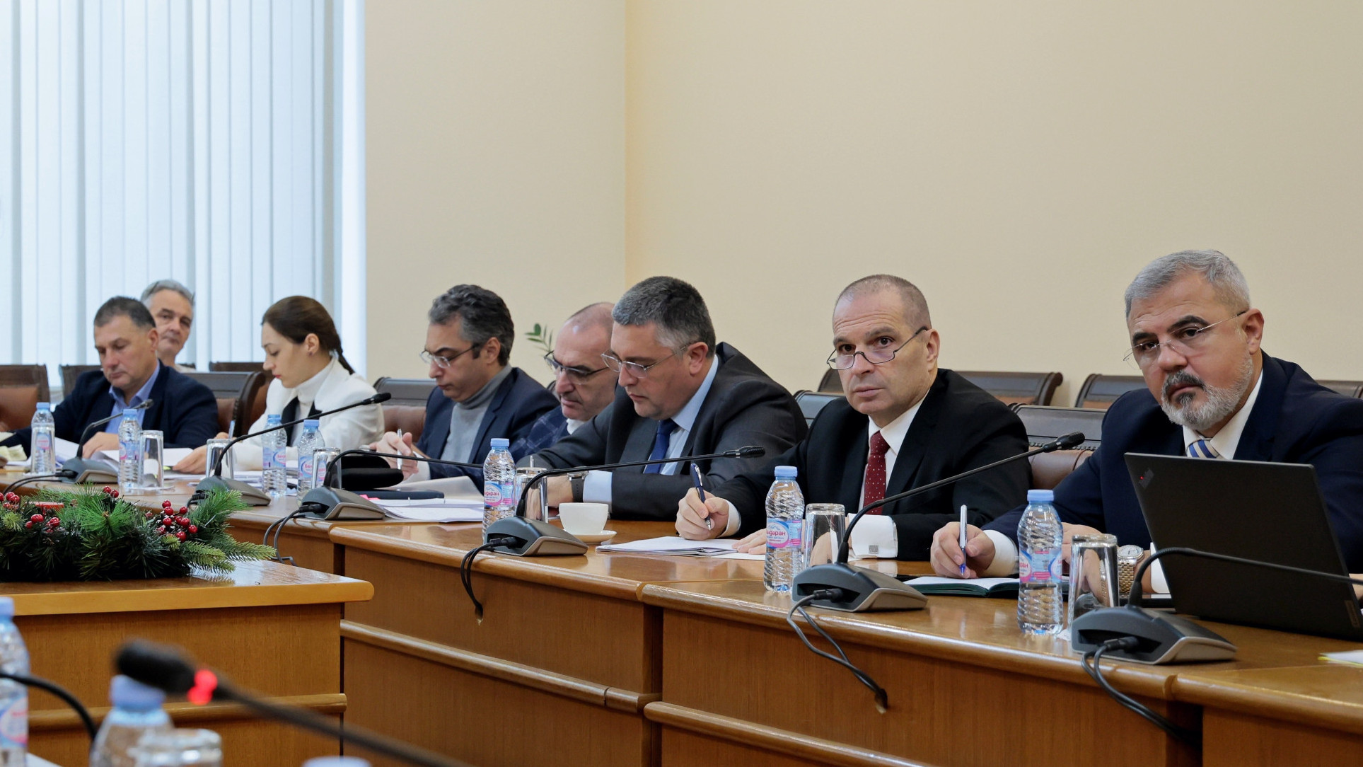 Вицепремиерът Караджов: Законът за обществения транспорт ще бъде доразвит с приноса на общини, превозвачи и потребителски организации