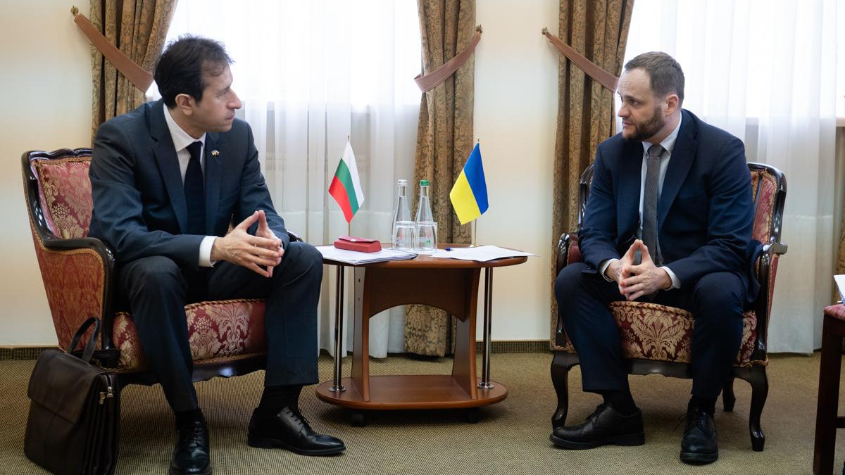 Министър Корман Исмаилов и украинският вицепремиер Олексий Кулеба договориха възобновяване на железопътната връзка между България и Украйна